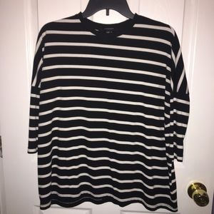 3/4 sleeve black and white striped shirt